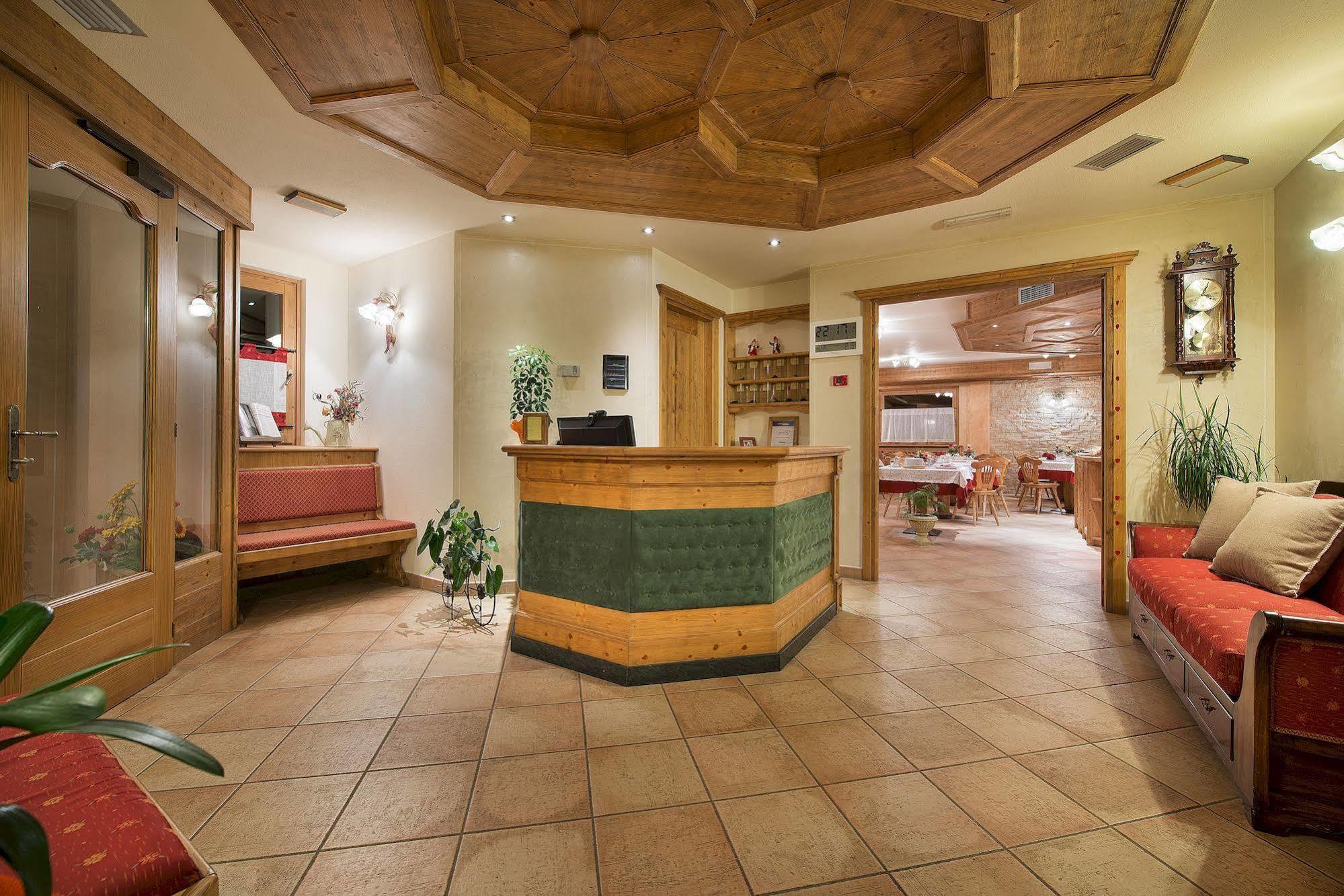 Hotel Costanza Mountain Holiday リヴィーニョ エクステリア 写真