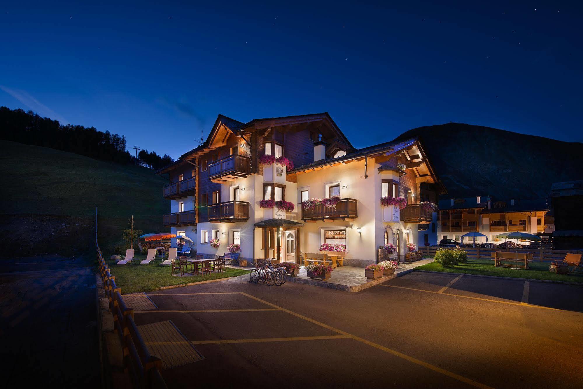Hotel Costanza Mountain Holiday リヴィーニョ エクステリア 写真